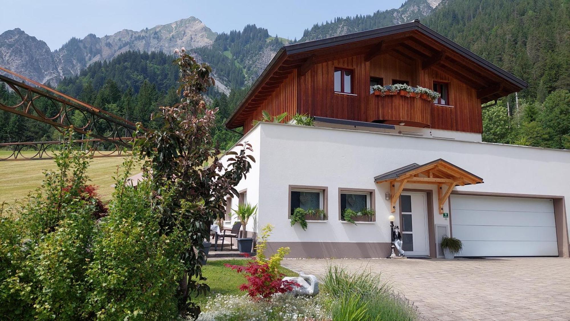 Haus Adrian Apartamento Wald am Arlberg Exterior foto
